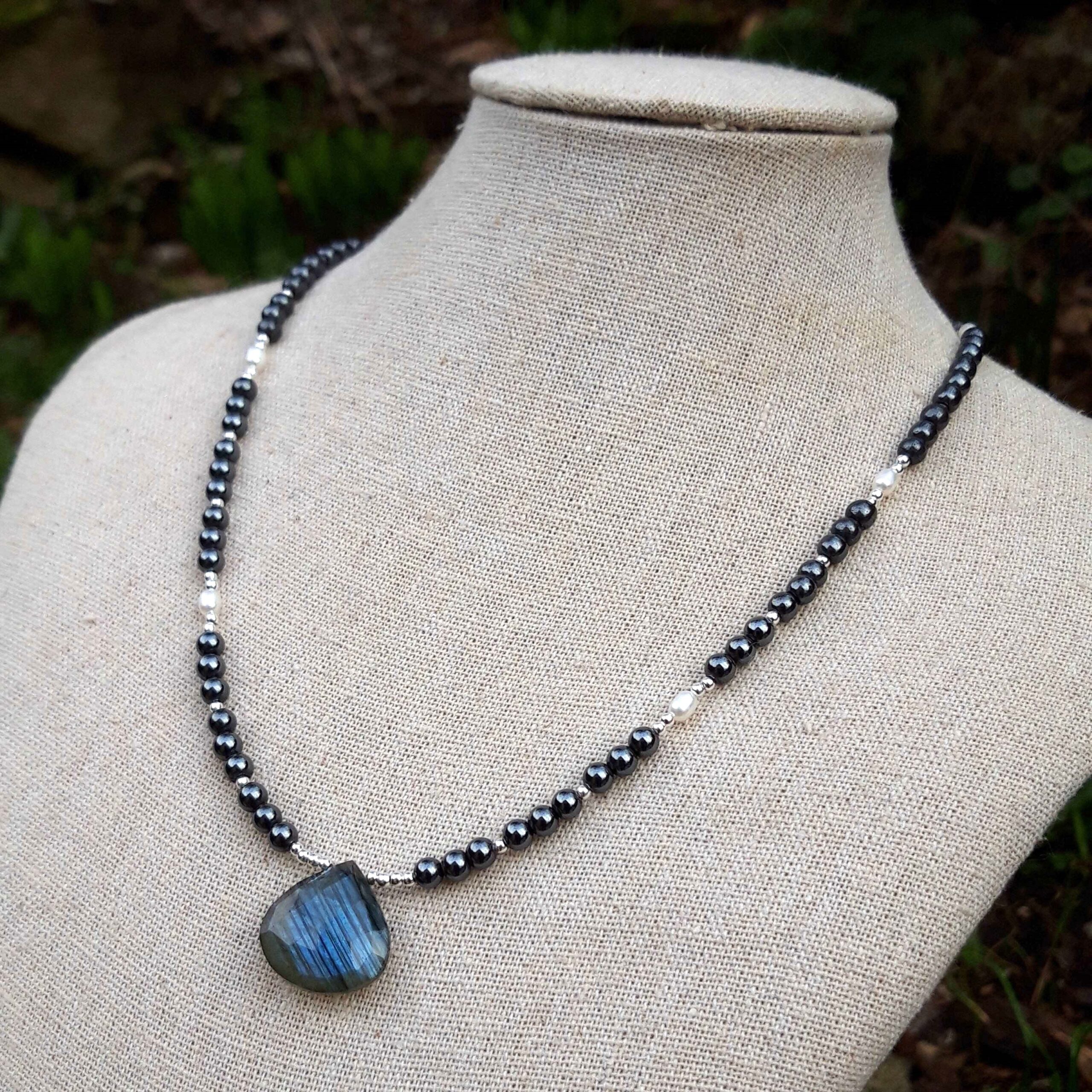 Collier Hématite, Perles de culture avec un pendentif en Labradorite – Image 4