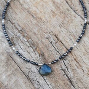 Alternative view of Collier Hématite, Perles de culture avec un pendentif en Labradorite
