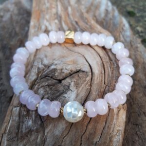 Bracelet quart rose perles donuts avec perle en Nacre blanche et perles dorées