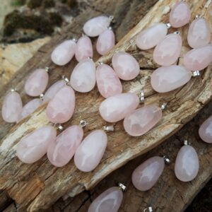 Alternative view of Pendentif Quartz rose, pierre naturelle