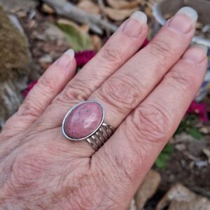 Bague Rhodonite naturelle réglable dorée ou argentée | Evanesens – Image 5